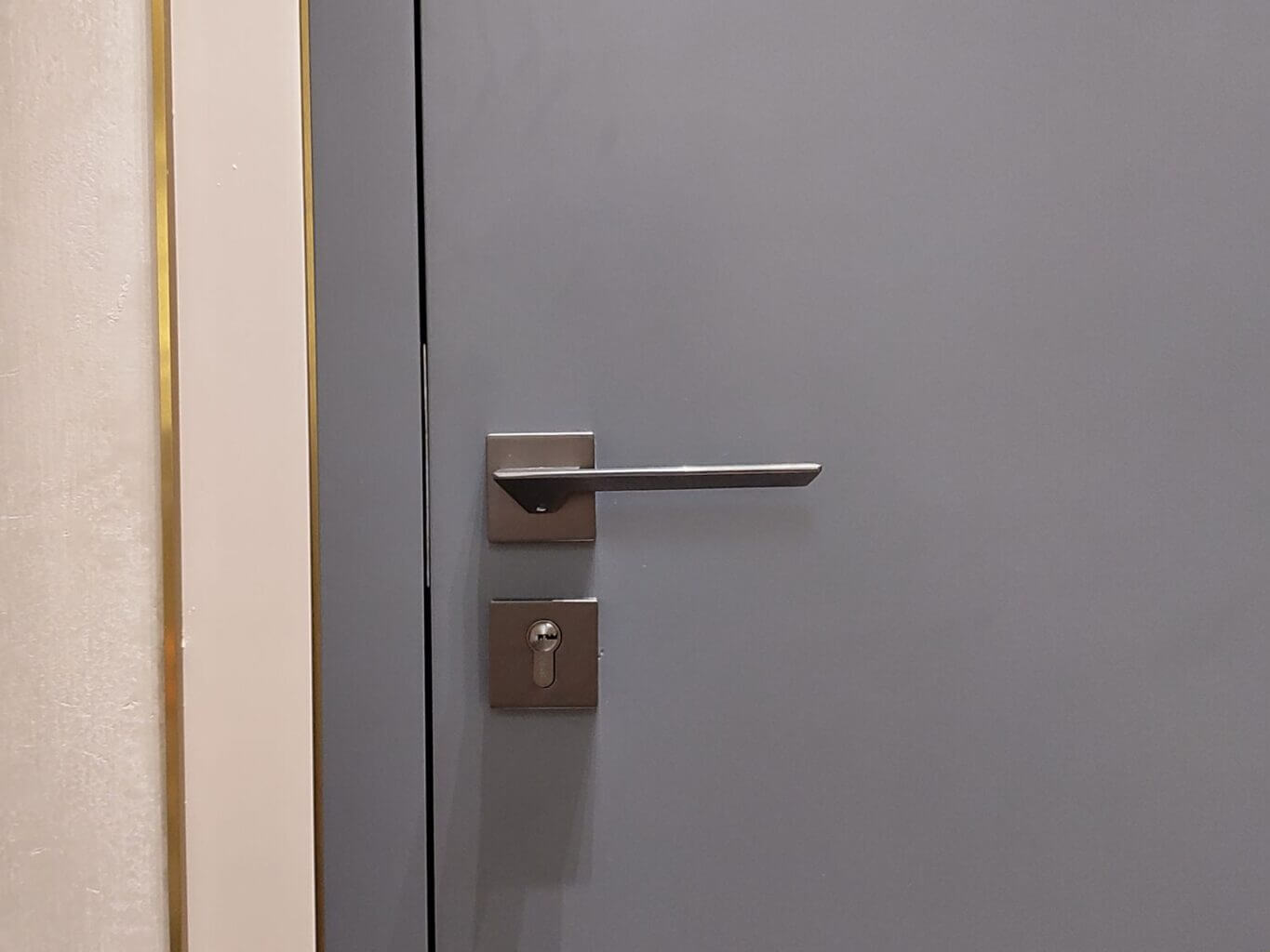 Wireless Door Alerts & Doorbells for Thick Concrete Walls & Steel Doors